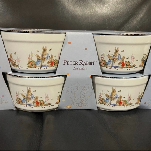 Easter Peter Rabbit Ramekins, 4 - Easter Peter Rabbit Peter and Mom Ramekins - Picture 2 of 9